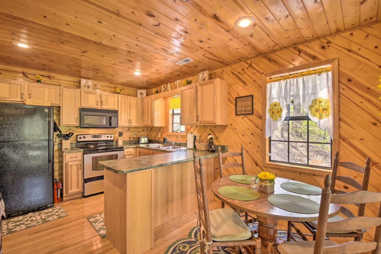 Cozy Hiawassee Cabin With Fire Pit And Mtn Views! מראה חיצוני תמונה