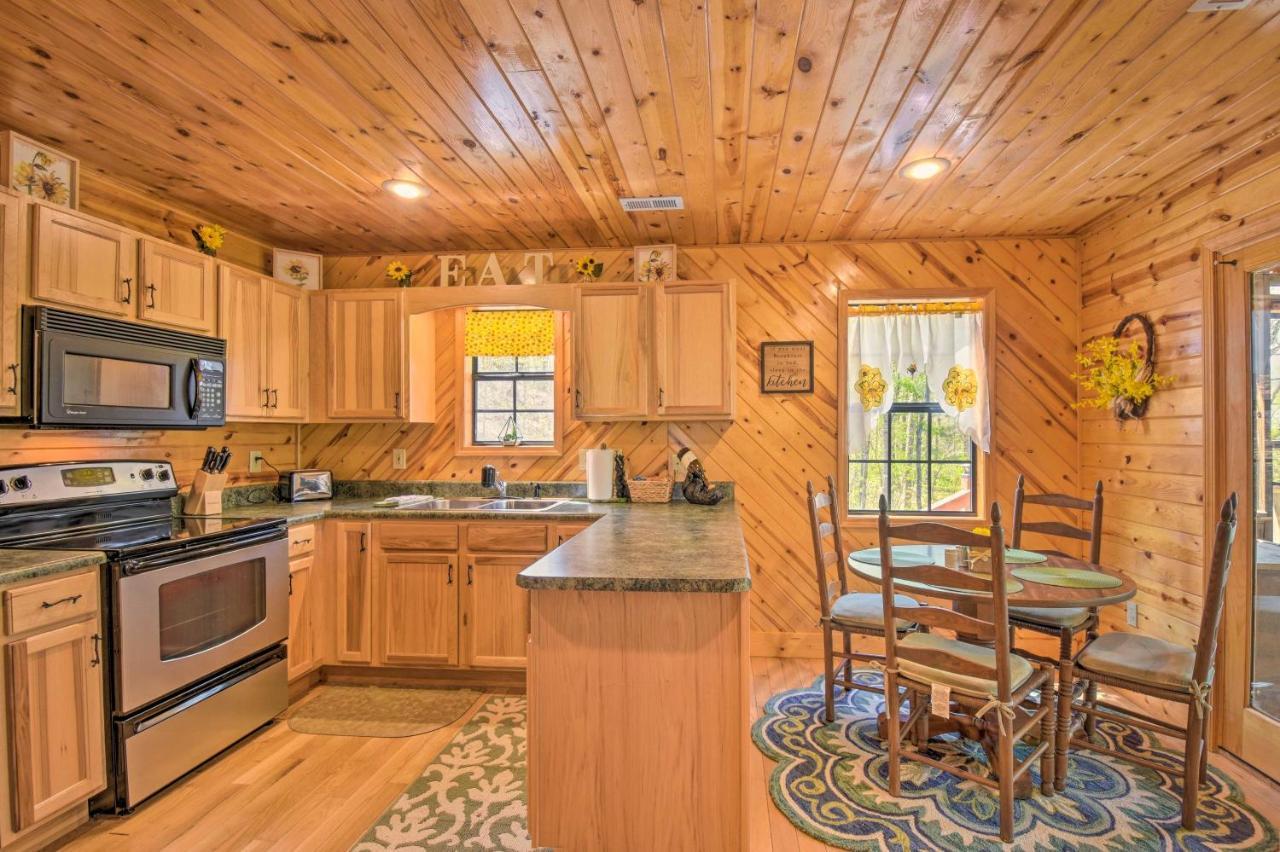 Cozy Hiawassee Cabin With Fire Pit And Mtn Views! מראה חיצוני תמונה