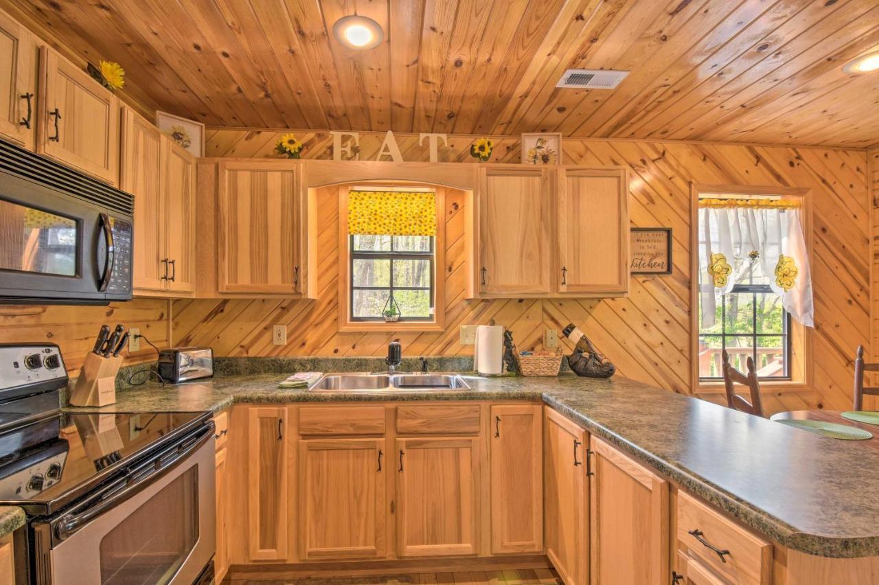 Cozy Hiawassee Cabin With Fire Pit And Mtn Views! מראה חיצוני תמונה