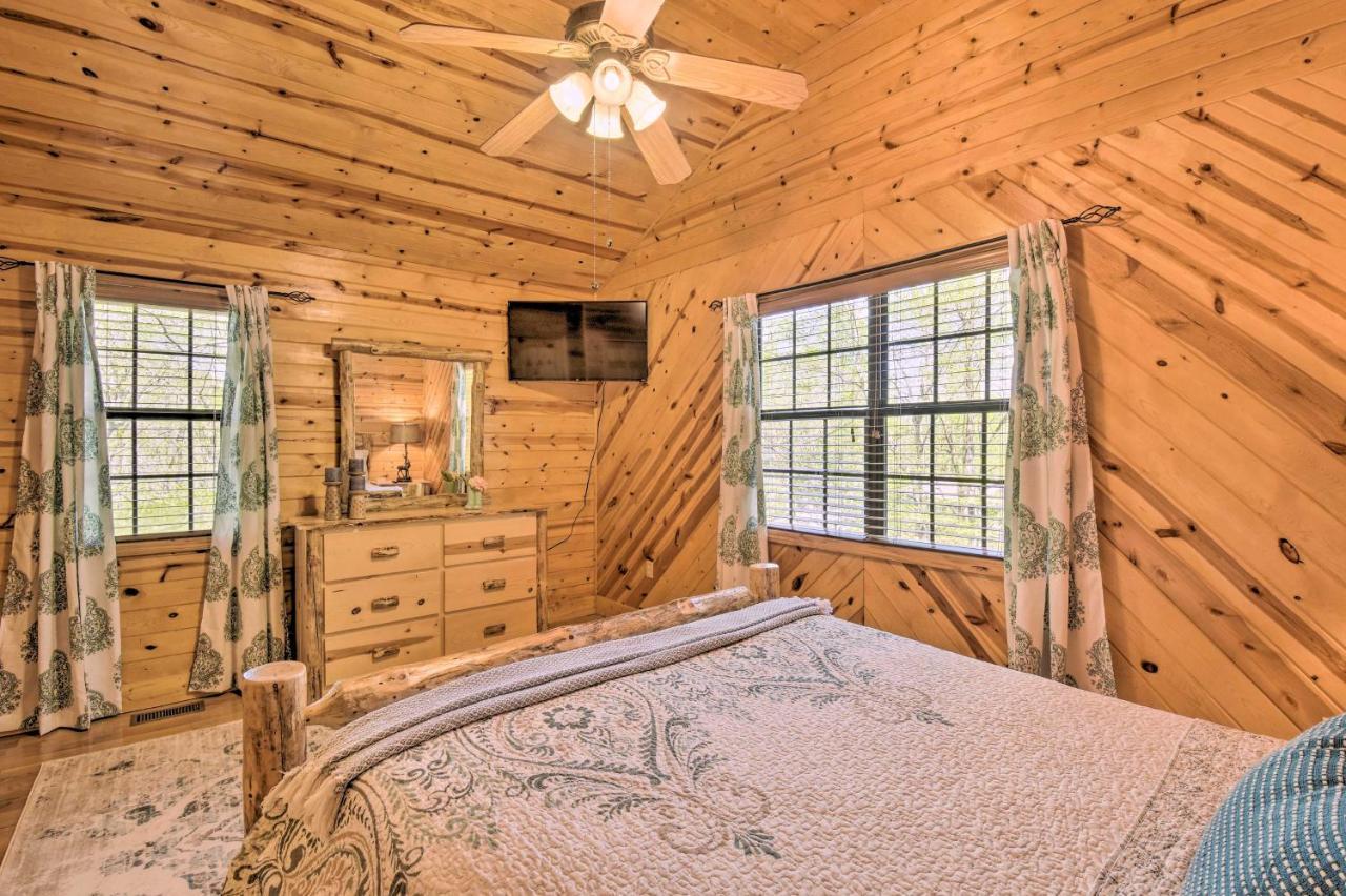 Cozy Hiawassee Cabin With Fire Pit And Mtn Views! מראה חיצוני תמונה